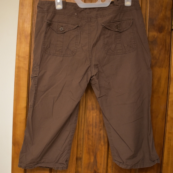 Arizona Capris - Picture 3 of 3